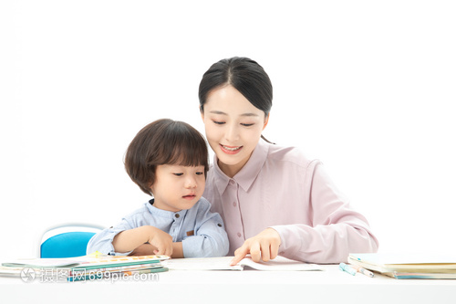 學(xué)前教育中教師指導(dǎo)的藝術(shù) 以愛為引，以趣為徑